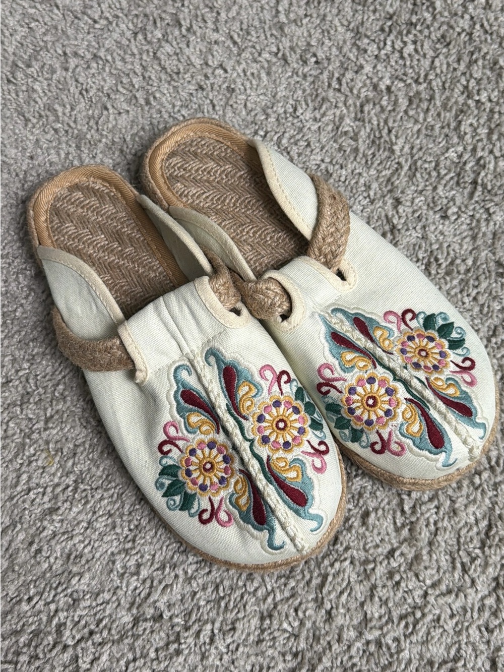 Embroidered Cream Slip-On Women's Mules